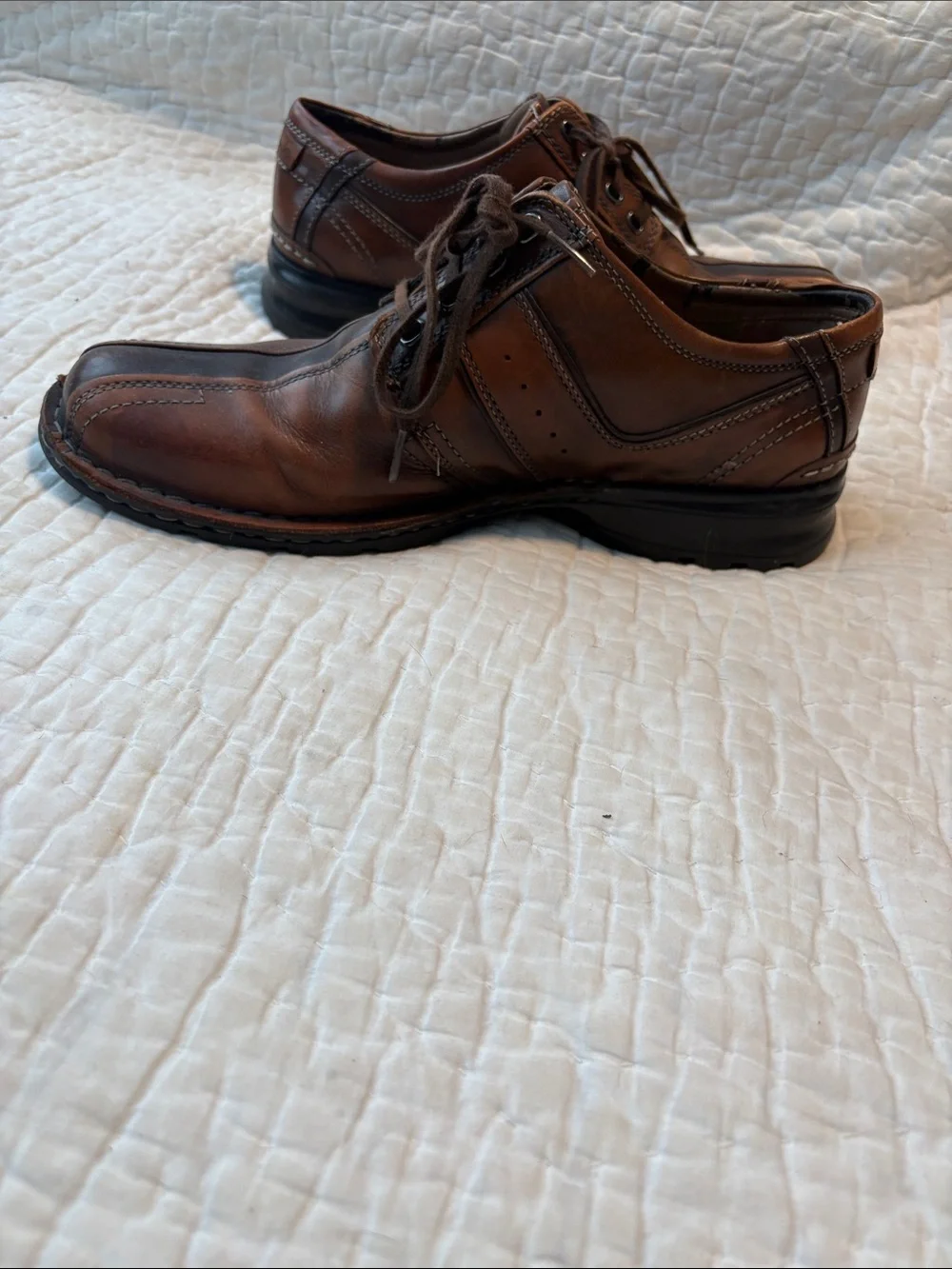 Clarks Men's Two-Tone Brown Leather Lace-Up Oxfords